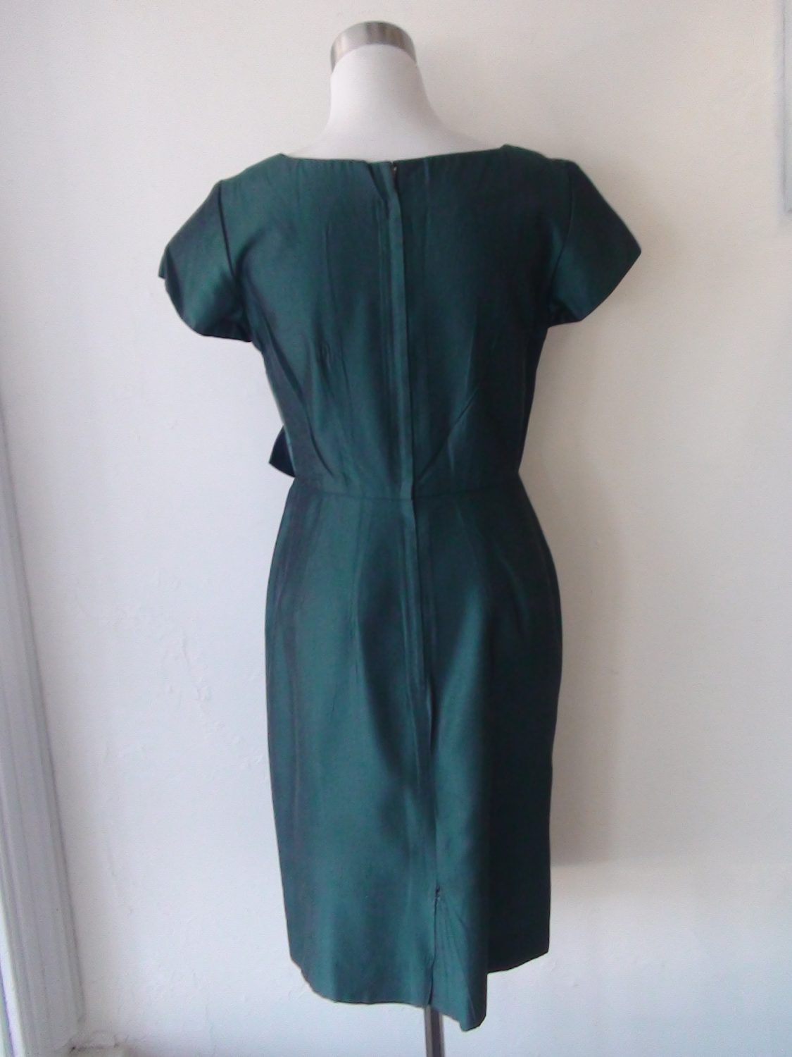 ELEGANT EMERALD GREEN 1950S DRESS | Chaos Bazaar Vintage
