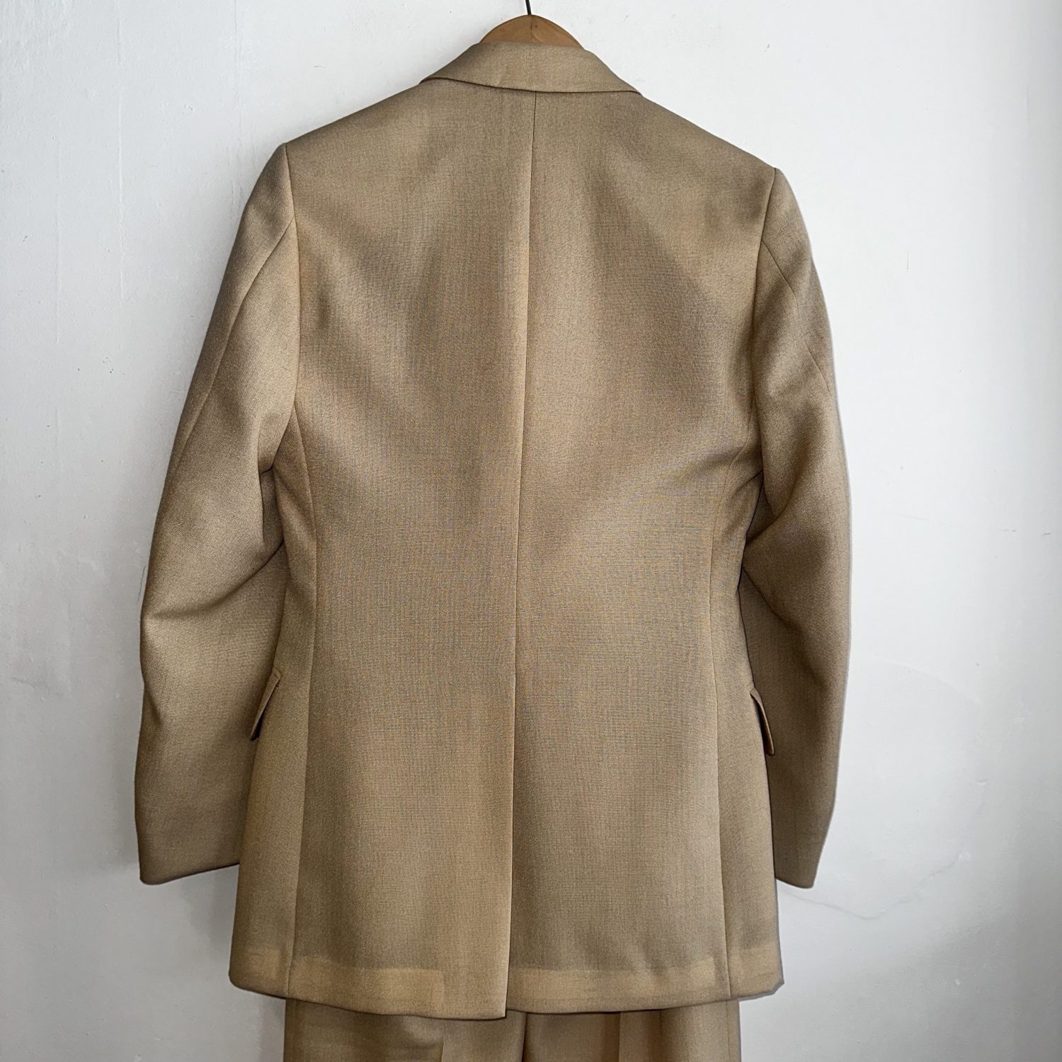 HIGH-QUALITY VINTAGE 70s TAN 2PC 'SHAWS' DEADSTOCK MENS SUIT | Chaos ...